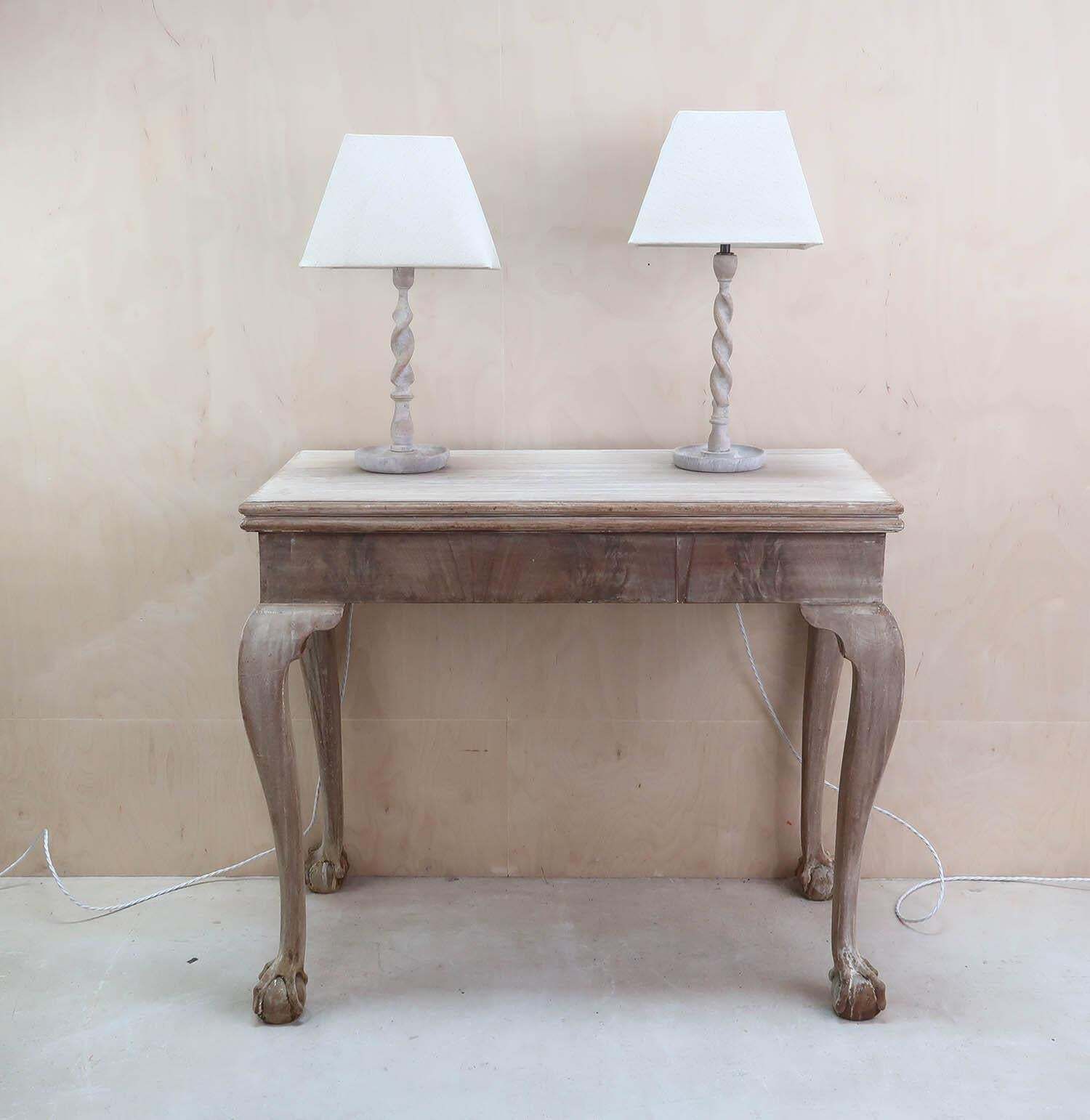 Antieke gekalkte eiken barley twist tafellampen, Engels, ca. 1920 photo furniture