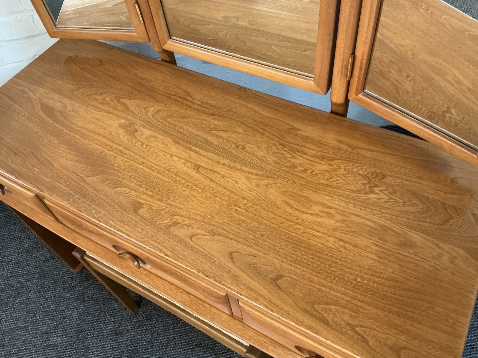 Furniture Ercol Windsor Dressing Table In Light Finish. photo