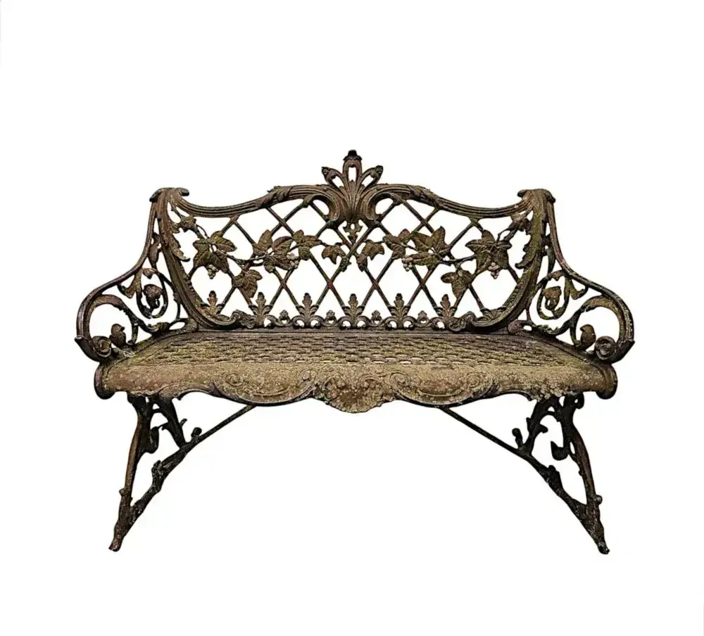 photo furniture Zeer zeldzame 19e eeuwse gietijzeren tweepersoonsbank met druiven- en wijnrankmotief
