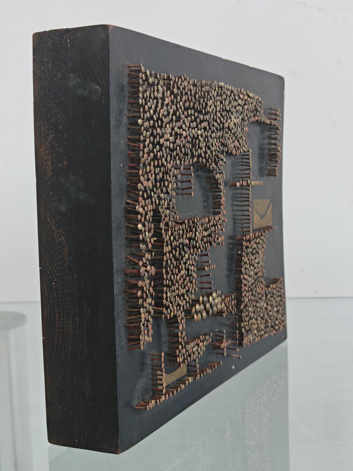 Kunst "L'église" ("The Church"), spijkerreliëf van Tihomir Savić "Tica", Joegoslavië, 1962 photo