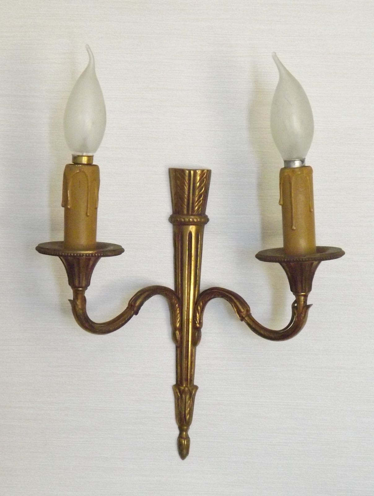 Paar vintage Franse vergulde bronzen dubbele Empire-stijl wandlampen photo 148.0