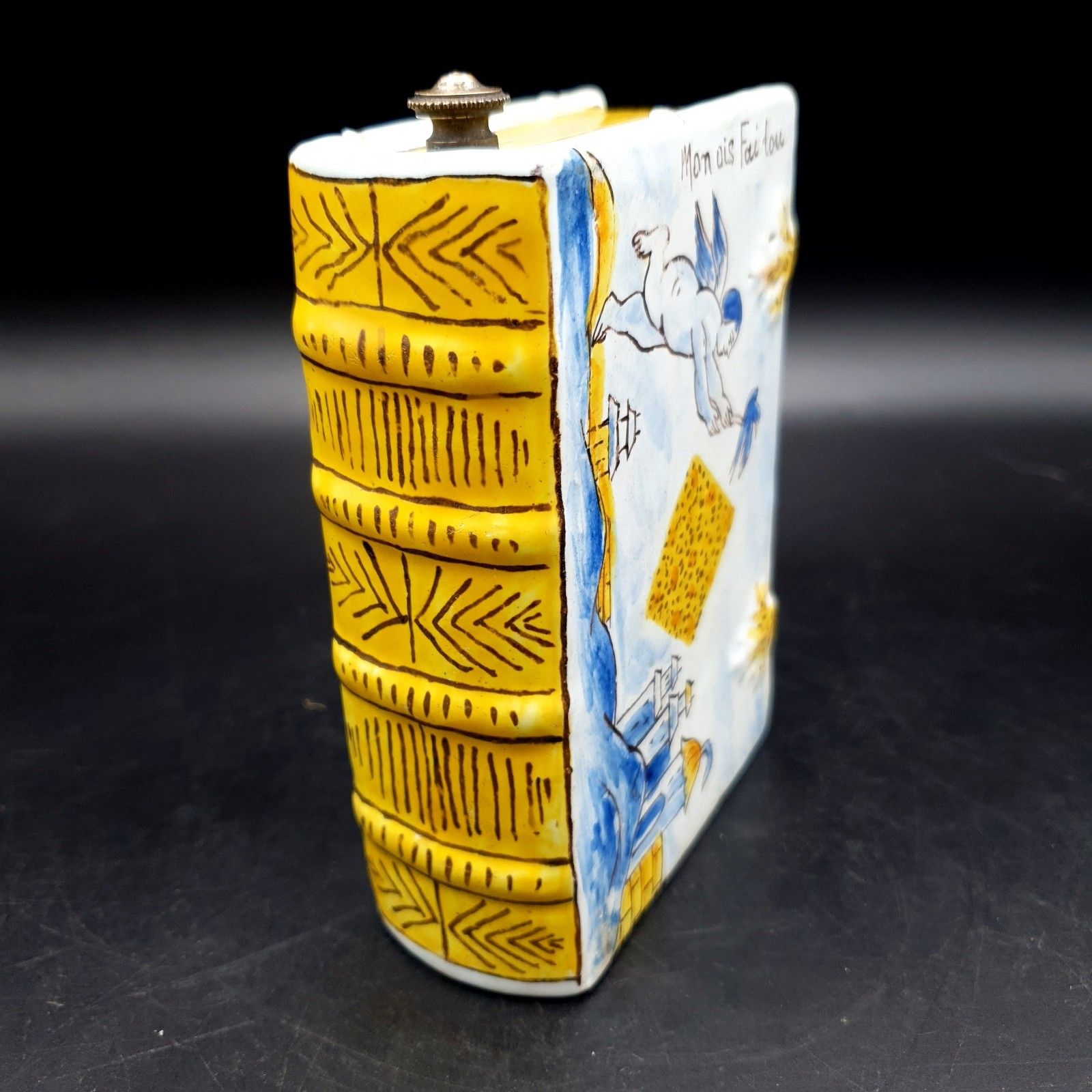 Antiek Frans faience boekvormige handwarmer (Secouette) toegeschreven aan Nevers photo vinterior