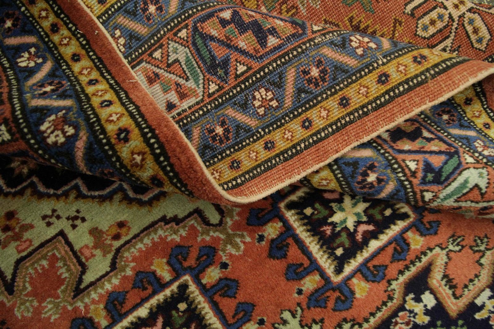 photo furniture Tapis d'Orient vintage en laine, tapis turc traditionnel, chambre à coucher