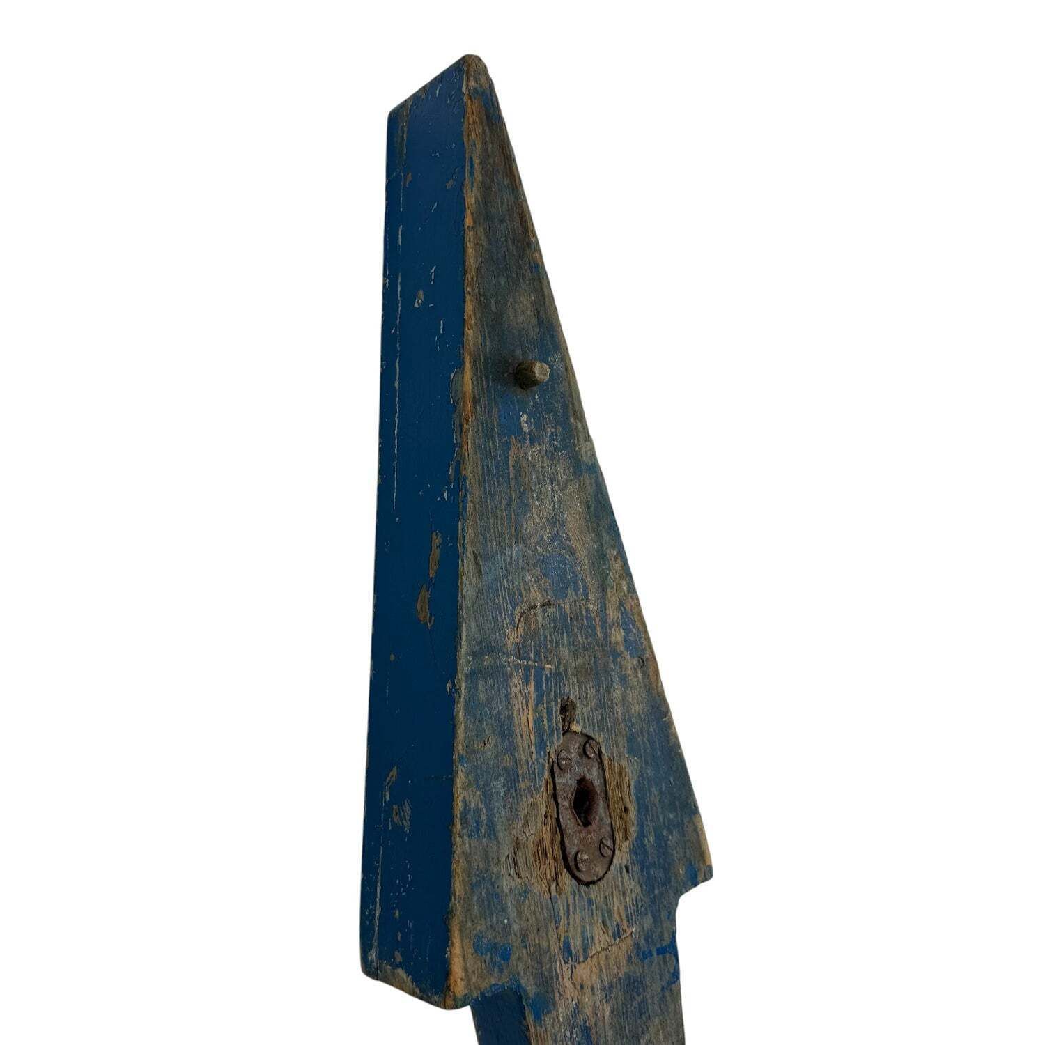 photo furniture Antiek houten industriële aanwijspijl