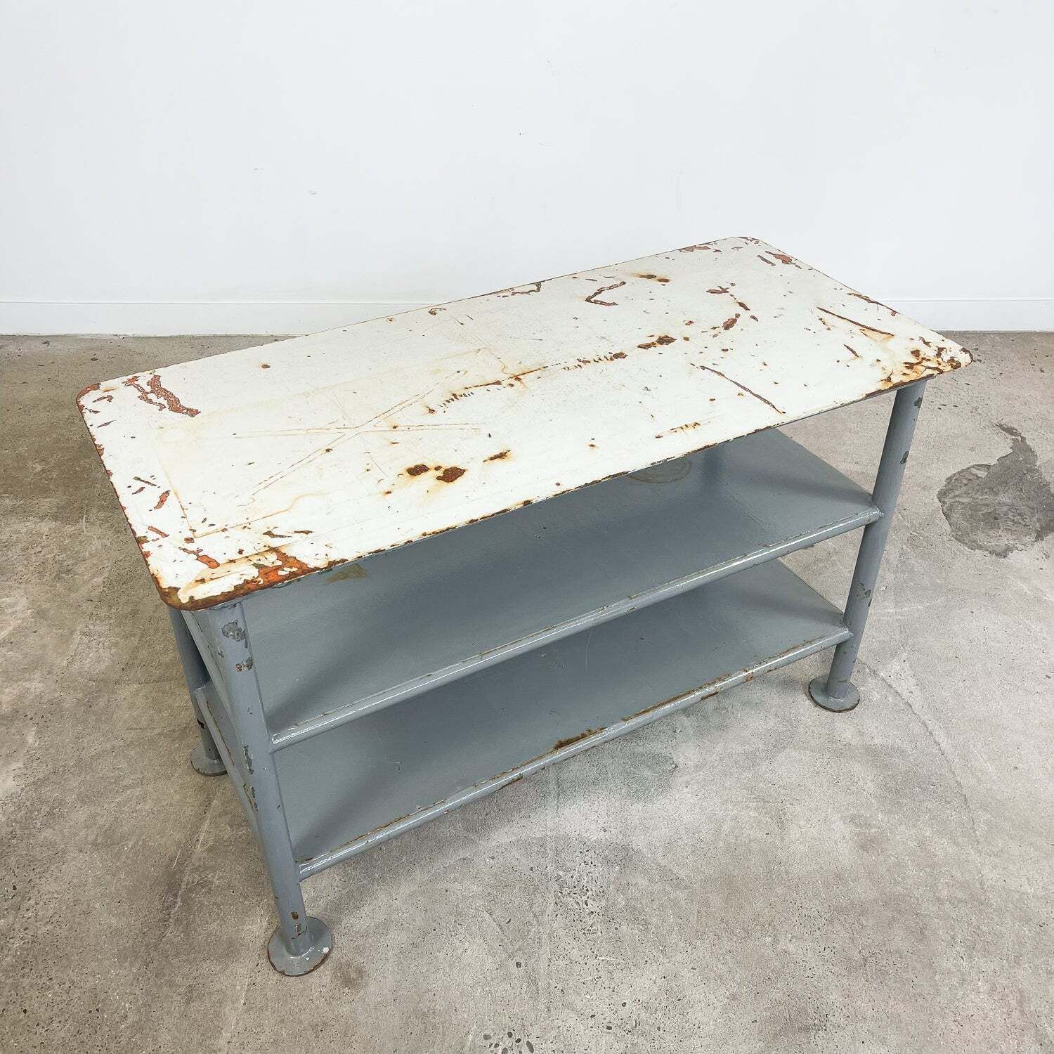 Industriële metalen werktafel met drie niveaus photo Meubels