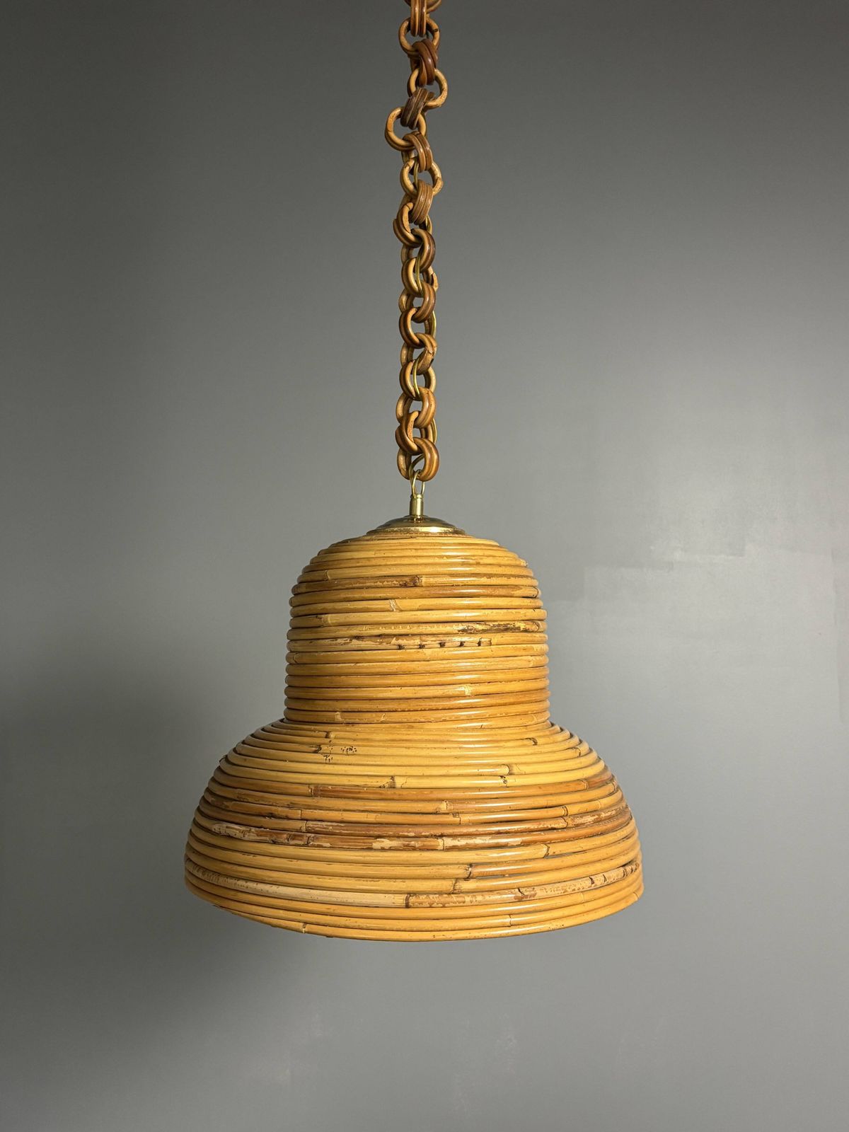 Suspension mid-century italienne en rotin et laiton photo furniture