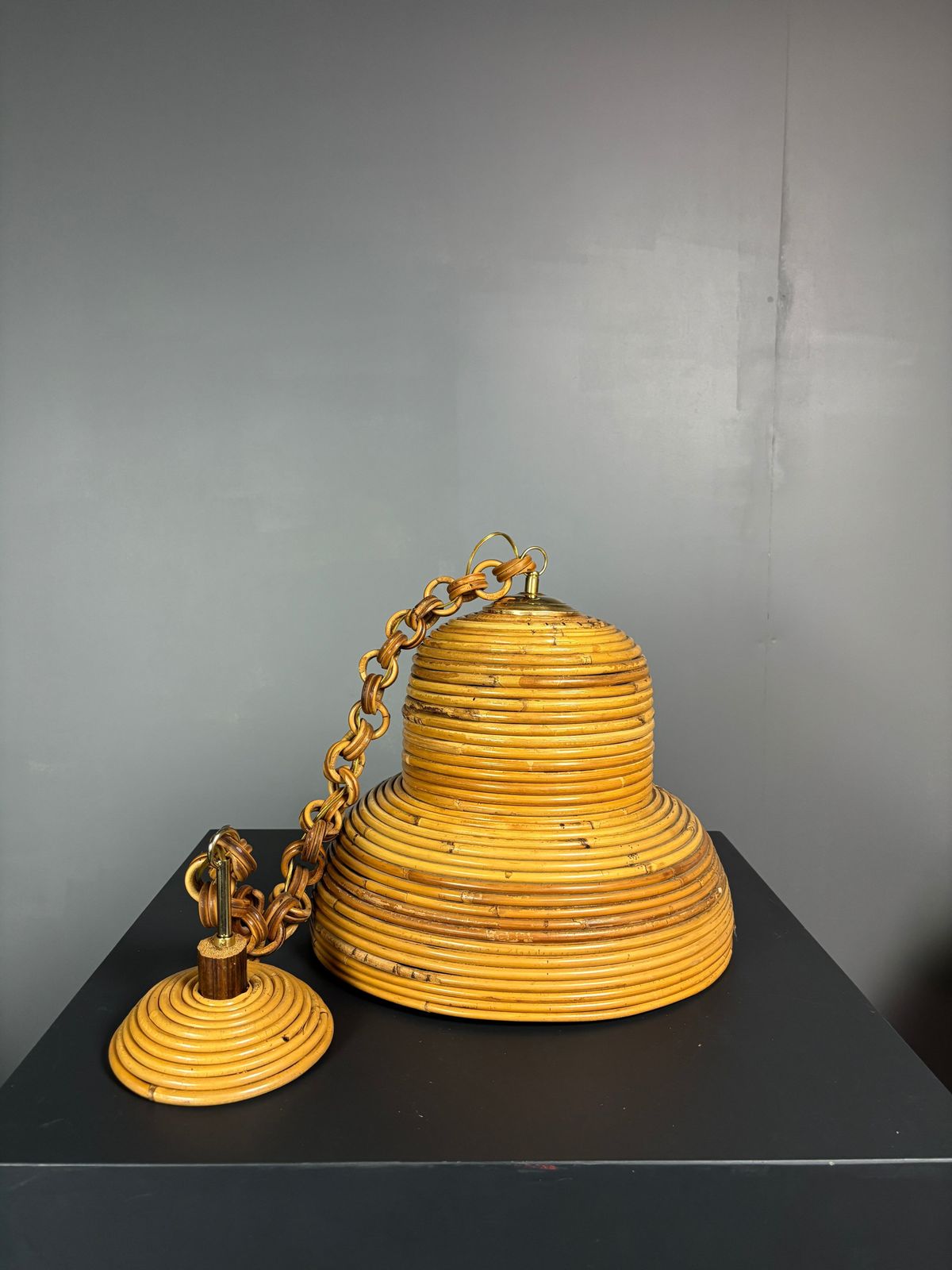 Suspension mid-century italienne en rotin et laiton photo Luminaires
