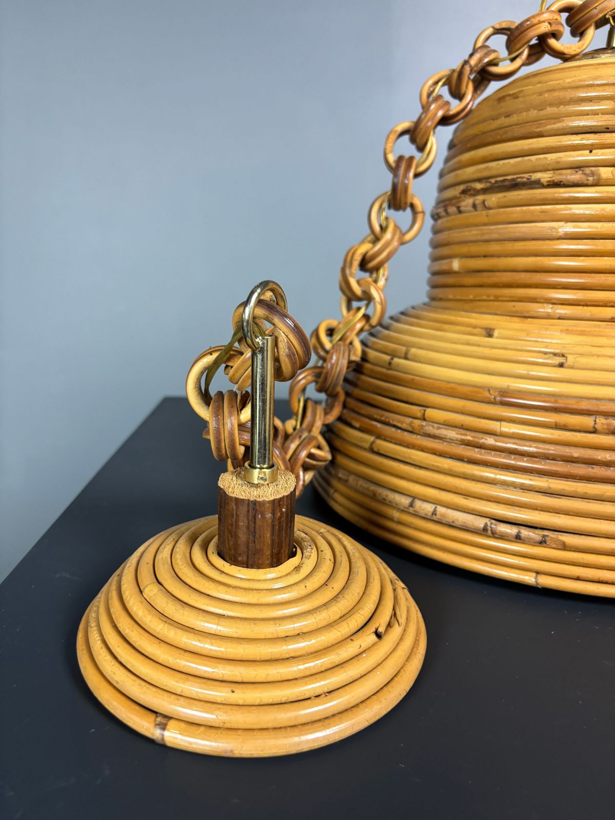 Suspension mid-century italienne en rotin et laiton photo 578.0