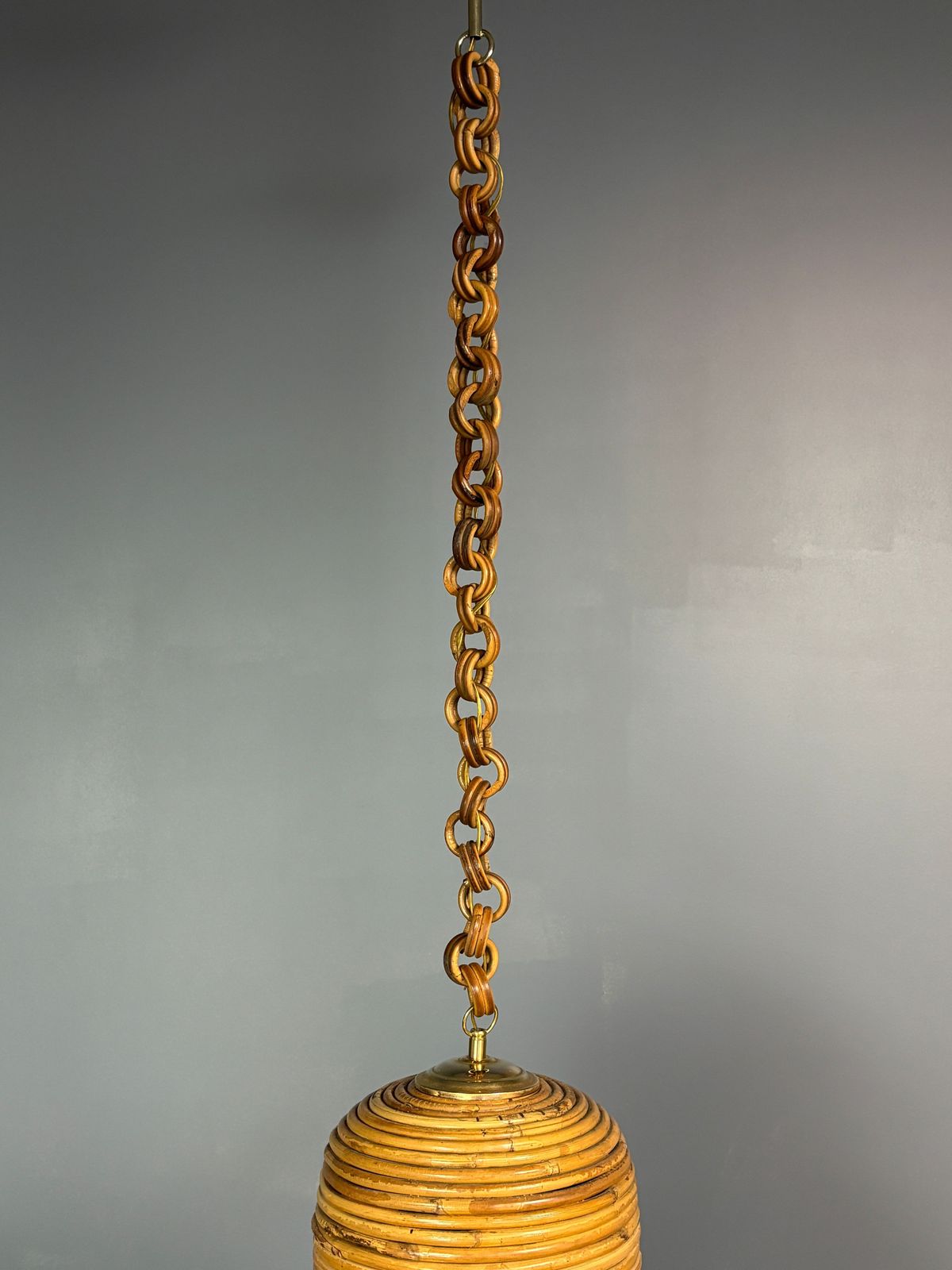 Luminaires Suspension mid-century italienne en rotin et laiton photo