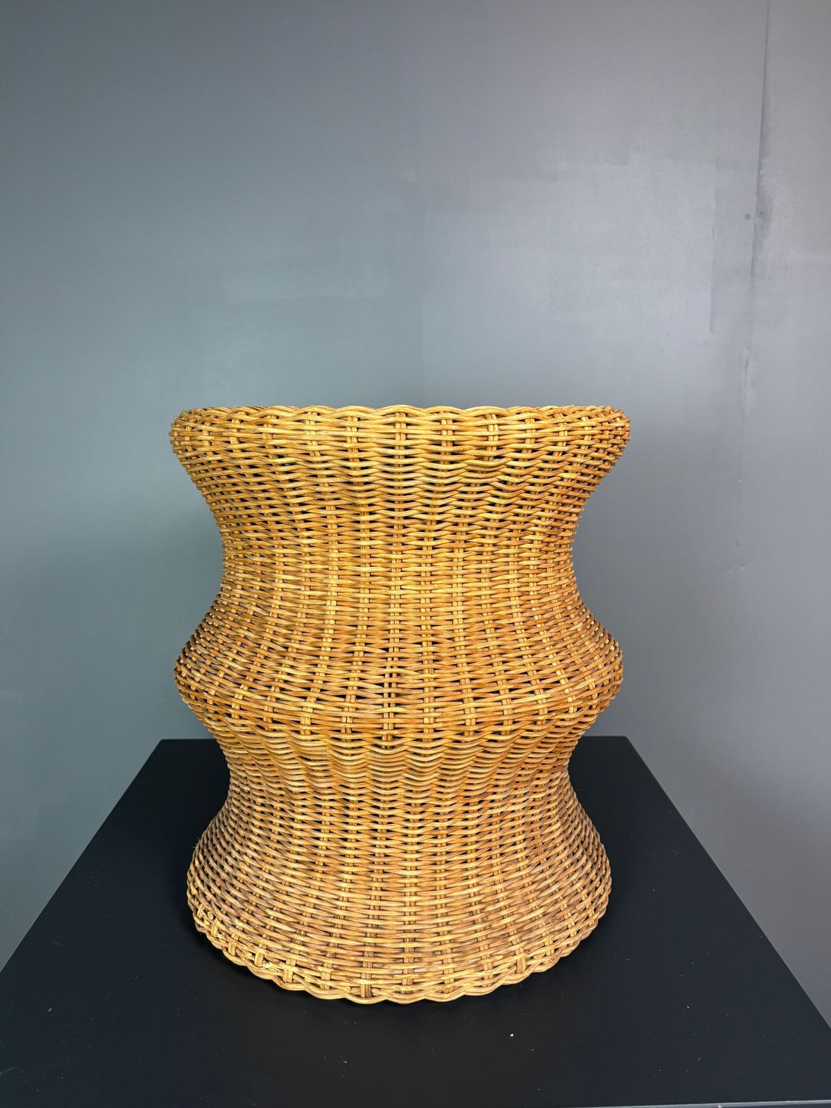 photo for sale Tabouret en rotin Juttu Artek, par Eero Aarnio, Finlande, années 1960