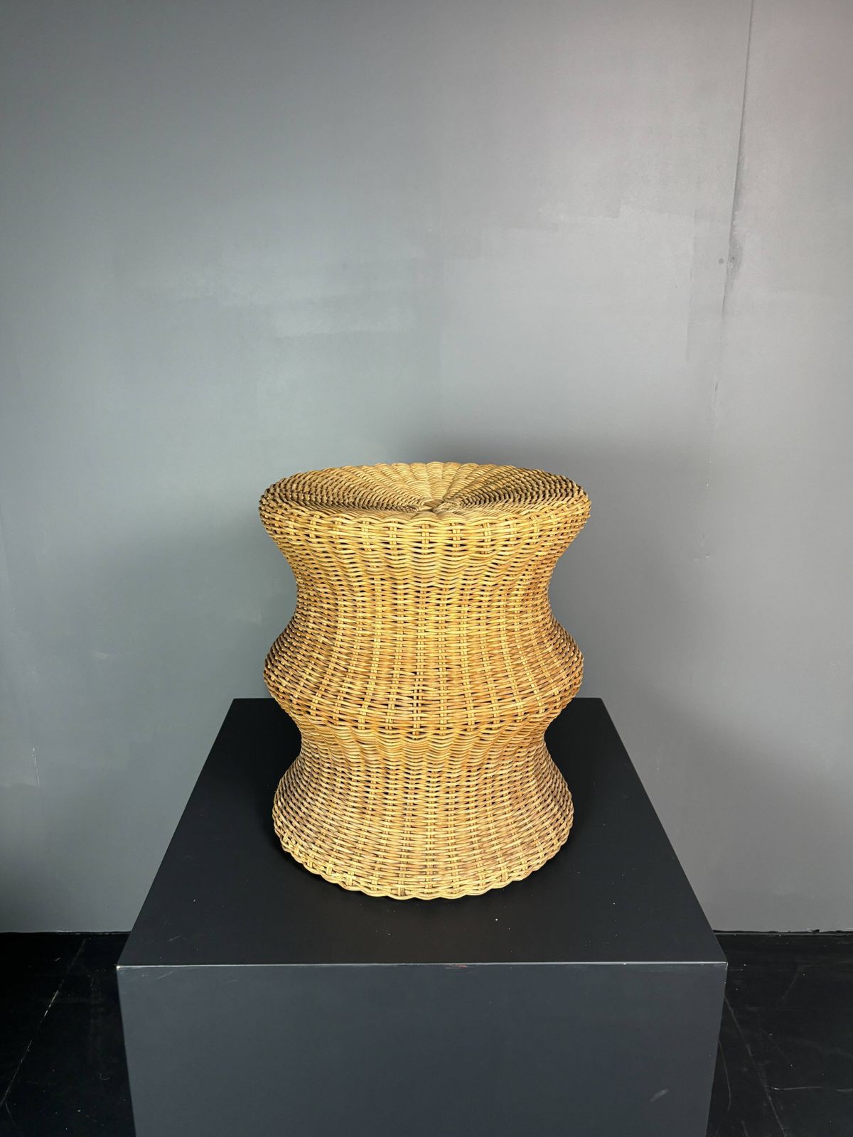 photo vinterior Tabouret en rotin Juttu Artek, par Eero Aarnio, Finlande, années 1960