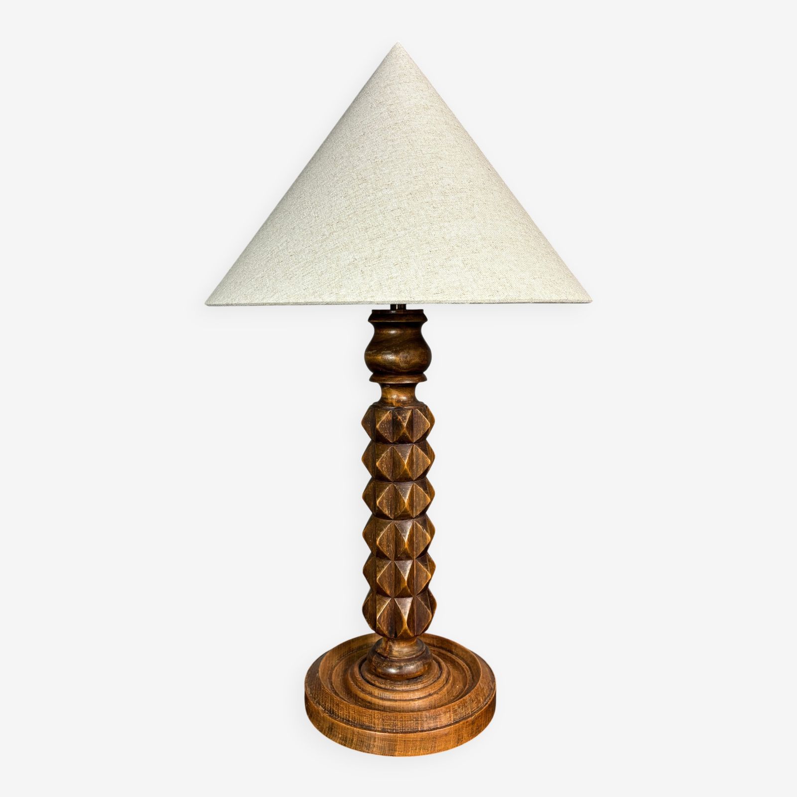 Lampe de table brutaliste en bois tourné, dans le style de Charles Dudouyt, années 1950