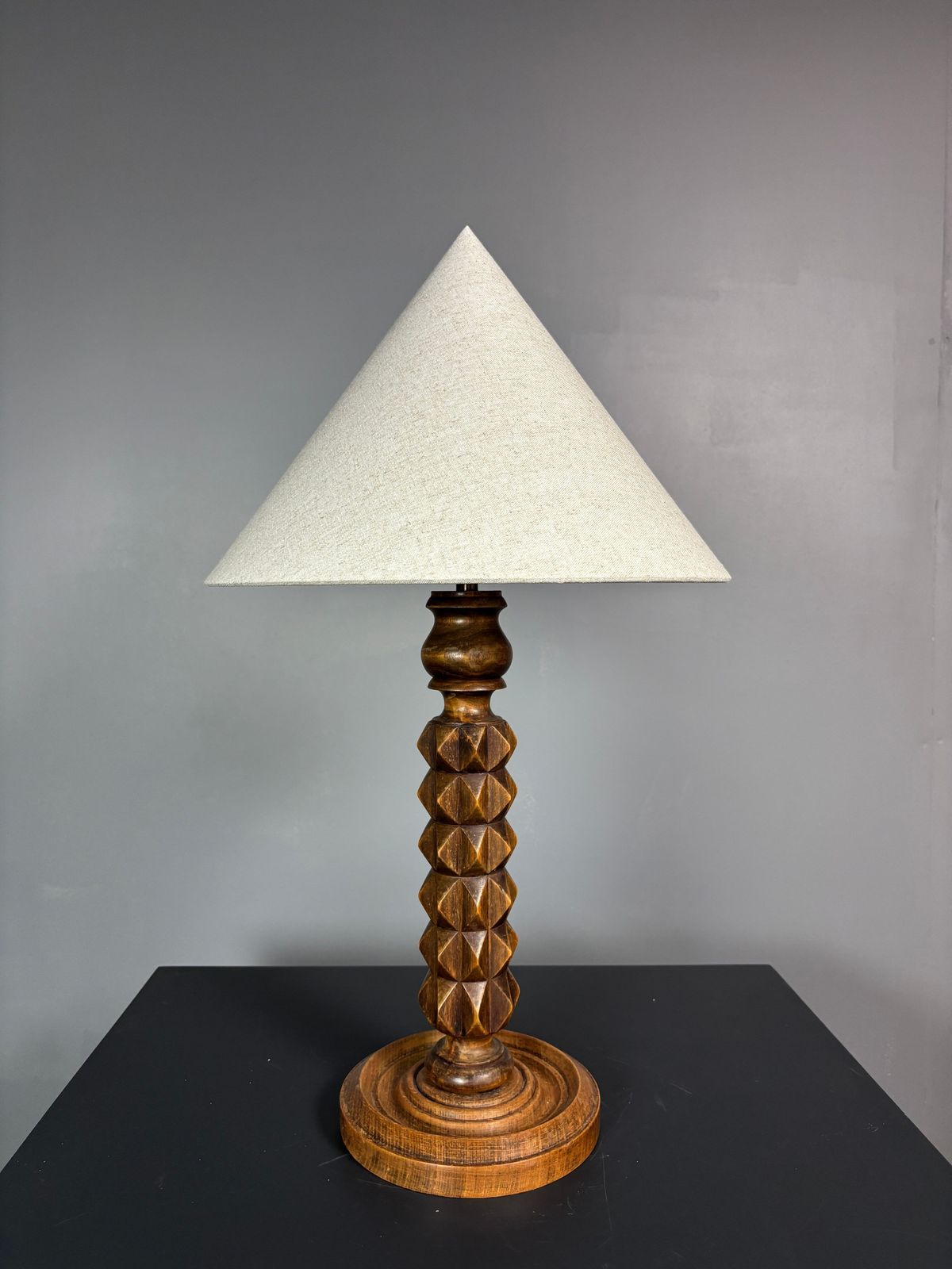 Lampe de table brutaliste en bois tourné, dans le style de Charles Dudouyt, années 1950 photo buy