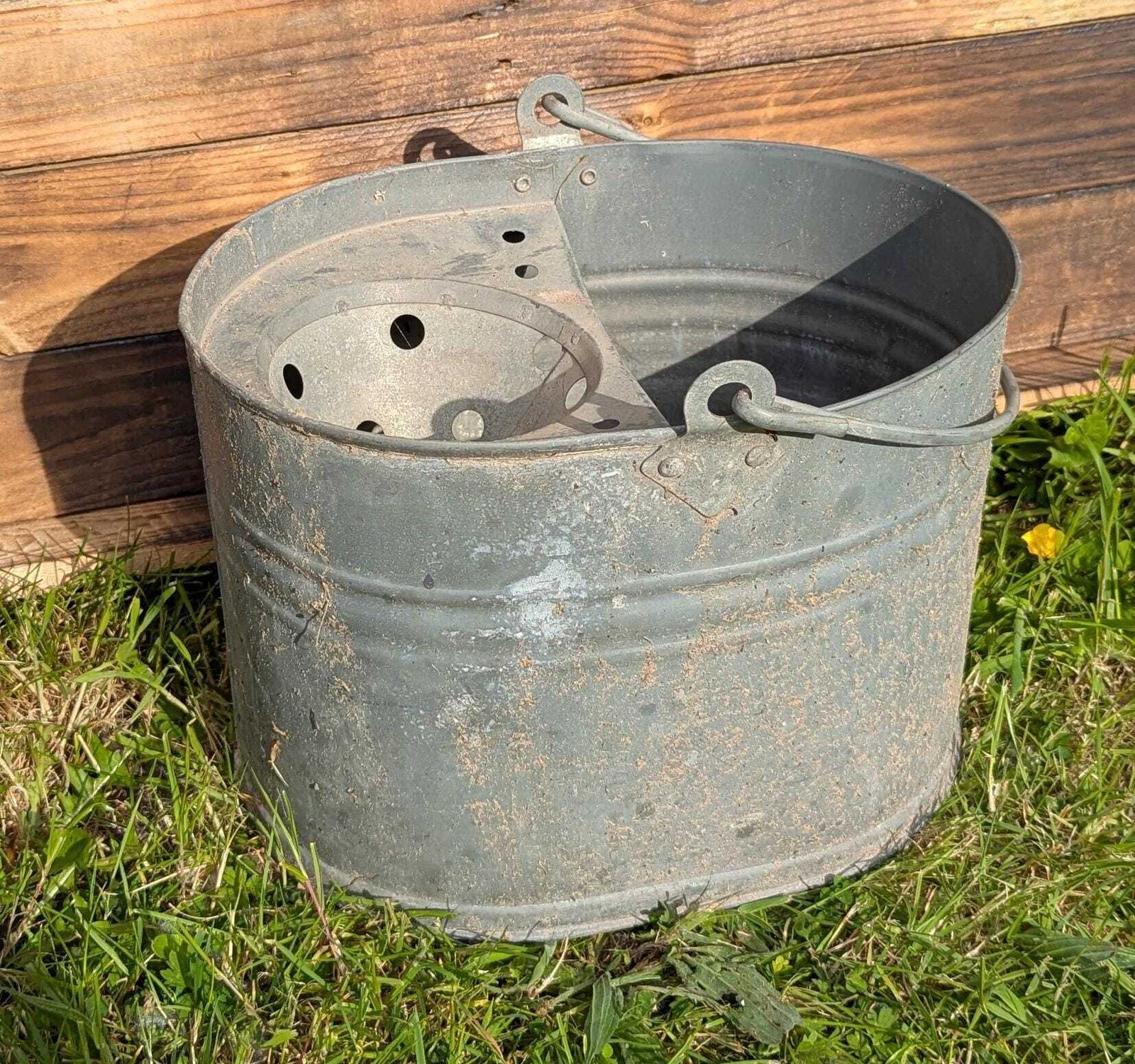 Seau à serpillière vintage en acier galvanisé
