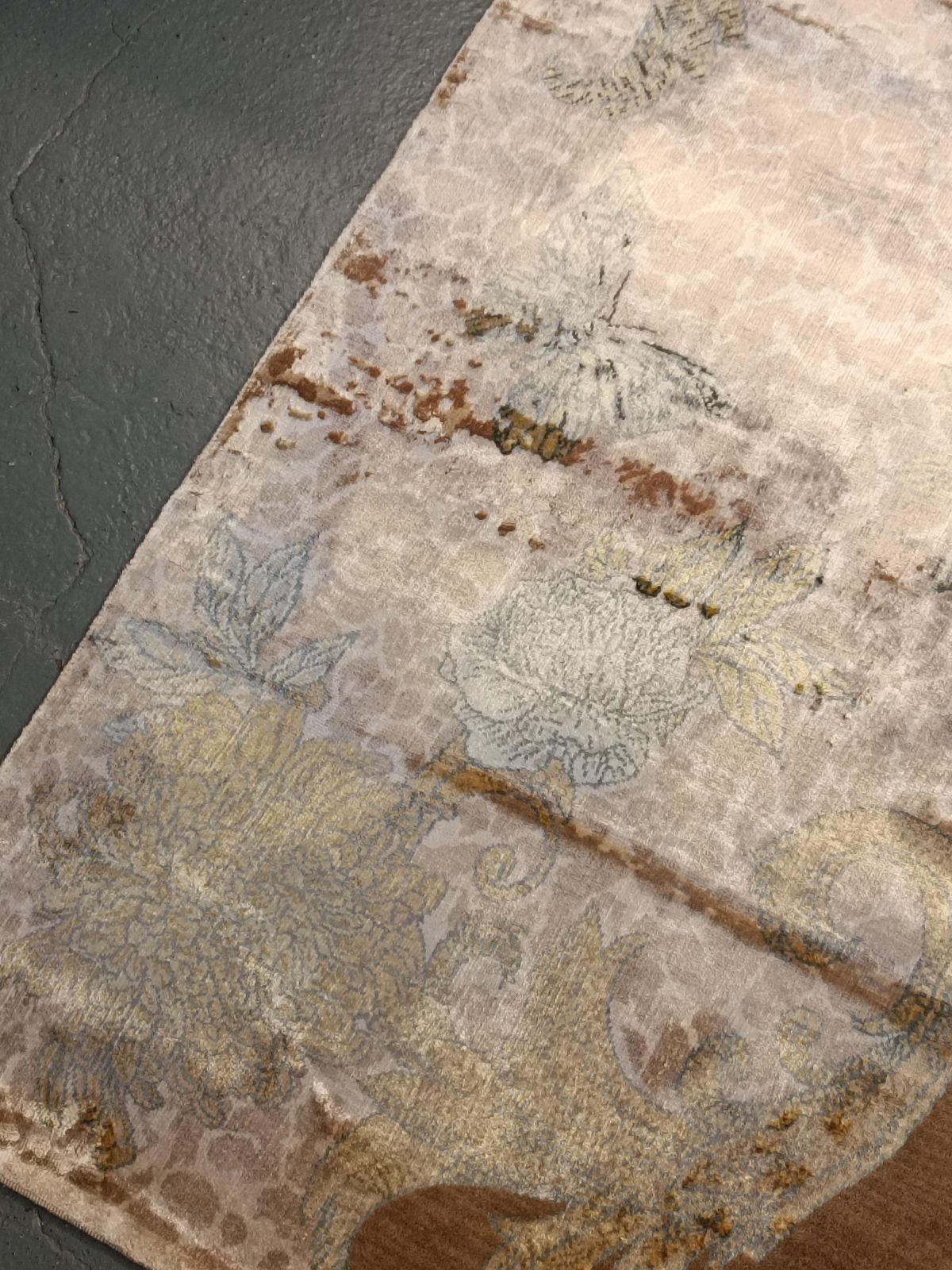 Modern tapijt, handgeweven zijden vloerkleed, beige bruin, abstract bloemmotief in ivoor photo 3867.0
