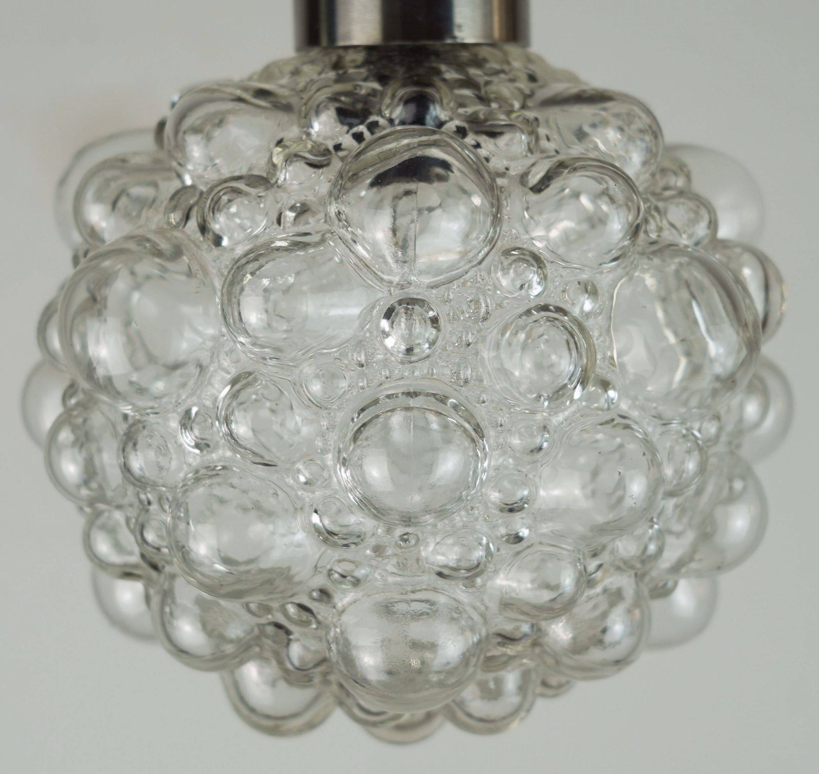Petite suspension mid-century à bulle en verre transparent   2 disponibles photo furniture