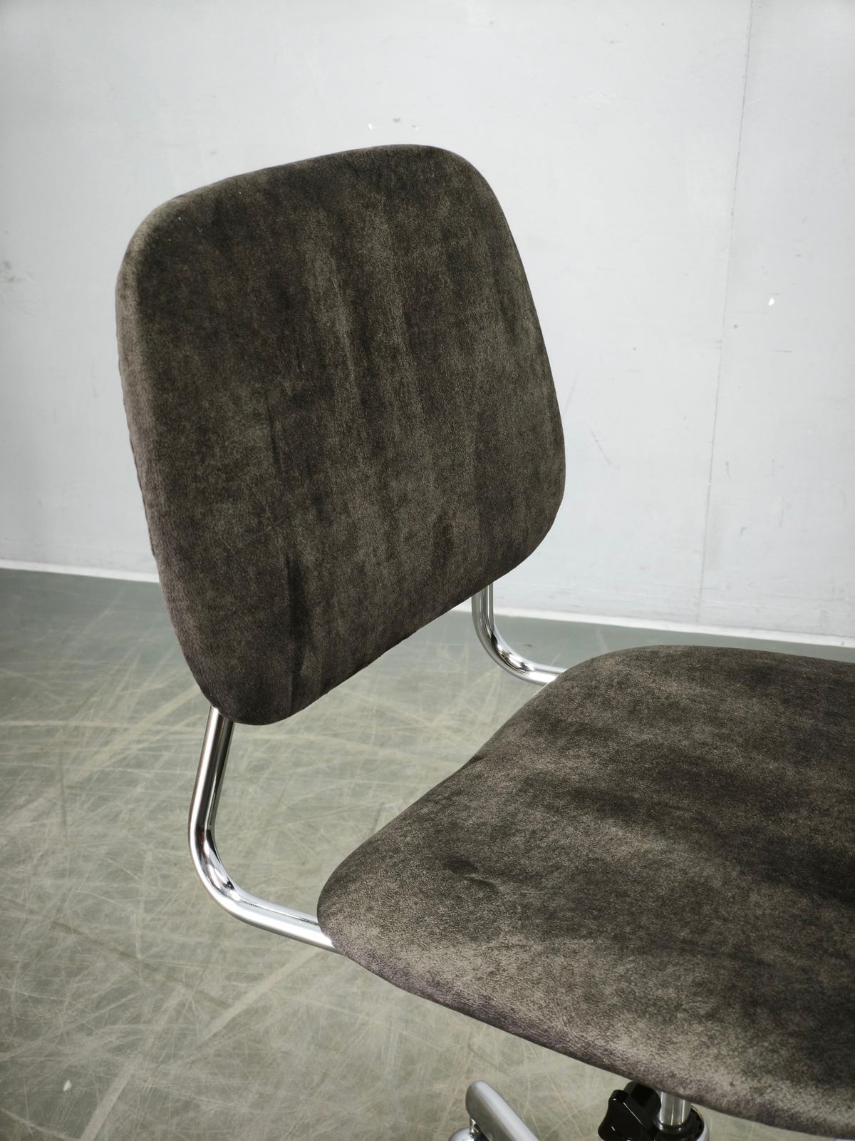 Meubels Italiaanse draaibare bureaustoel met chromen onderstel, jaren 1970 photo