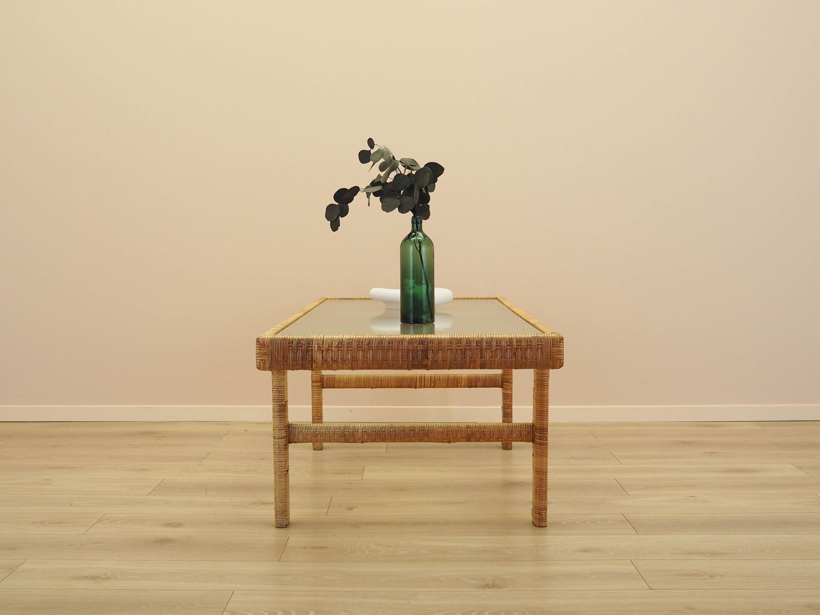 Table d'appoint en verre et rotin, design danois, années 1970, fabriquée au Danemark photo 739.0