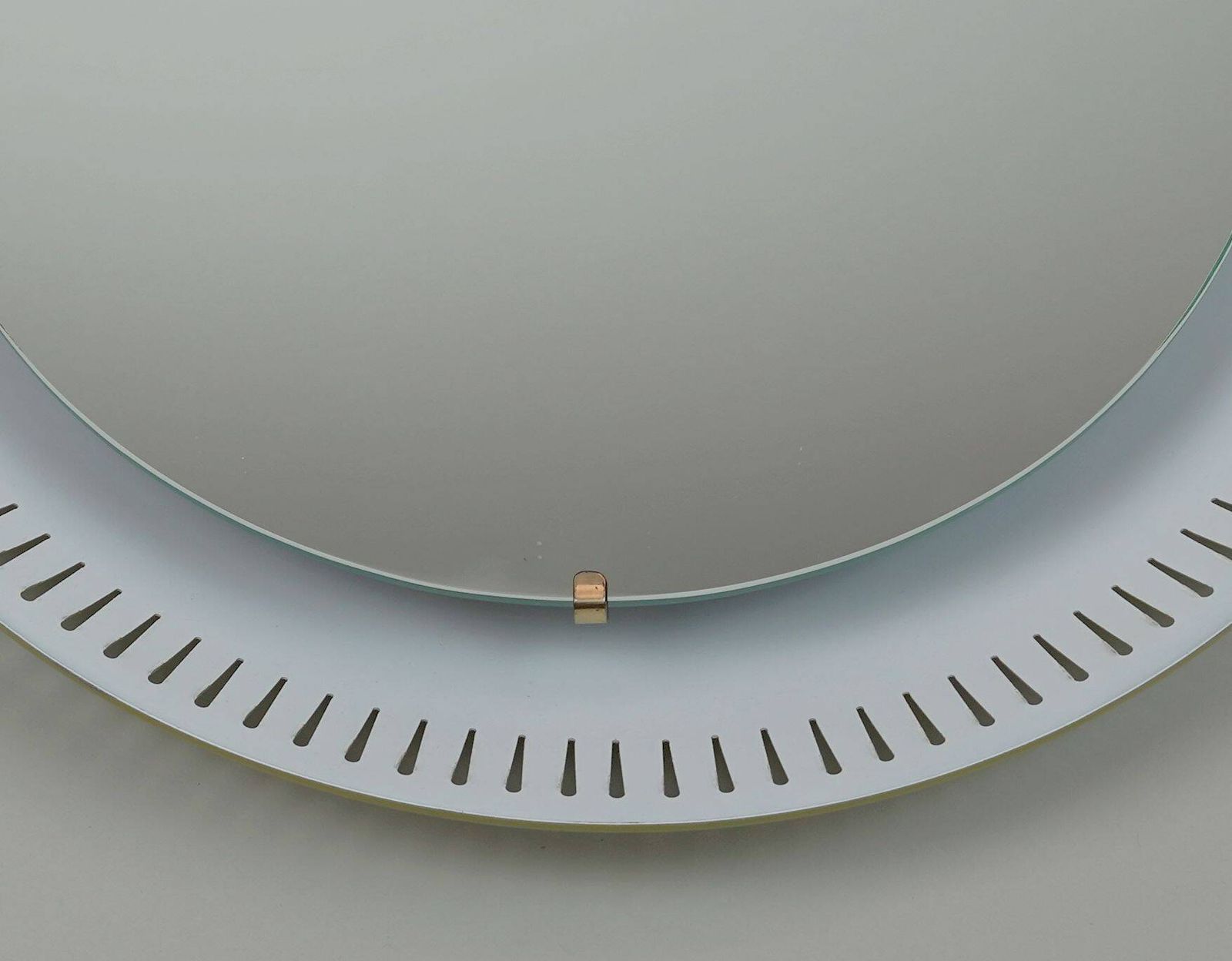 photo furniture Pagina 1 van 16 Ronde Mid-Century Modern verlichte wandspiegel met metalen frame, ca. jaren 1950