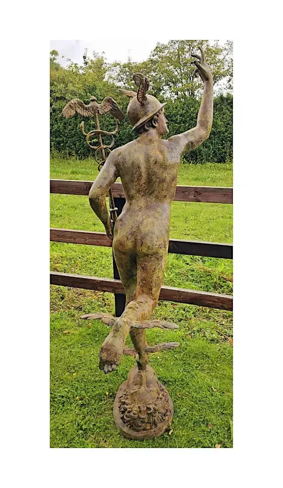 Een uitzonderlijk levensgrote bronzen figuratieve sculptuur van de Romeinse olympische god Mercurius, naar voorbeeld van Giambologna. photo Kunst