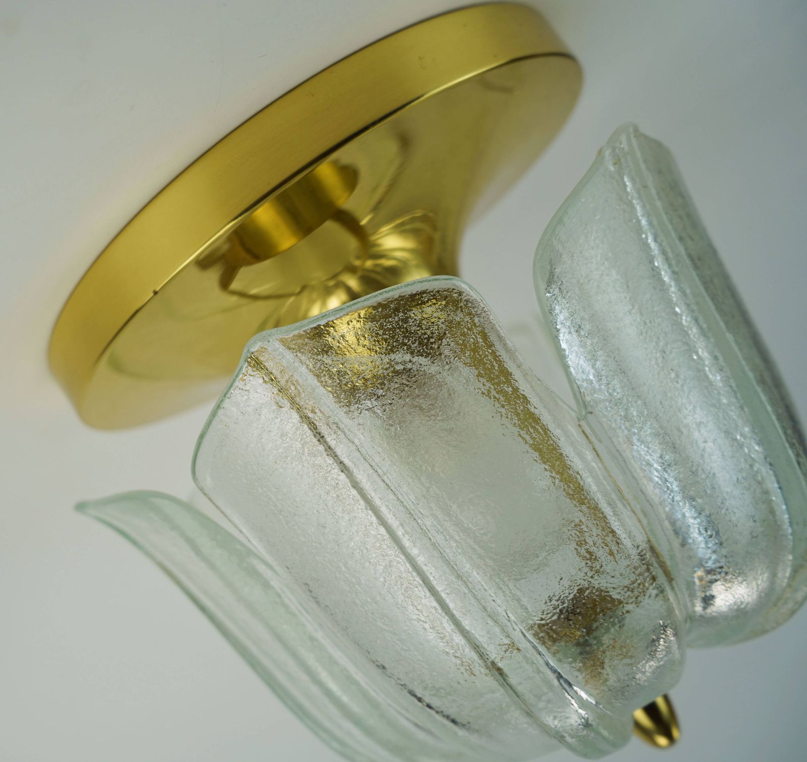 Limburg Plafondlamp Model A475 3031 Bloemvormige Glazen Kap En Messing 70s photo vintage
