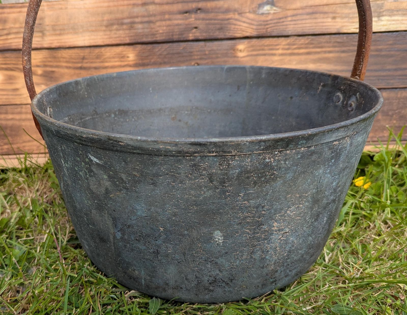photo vinterior Grand pot d'époque en fonte, cache-pot