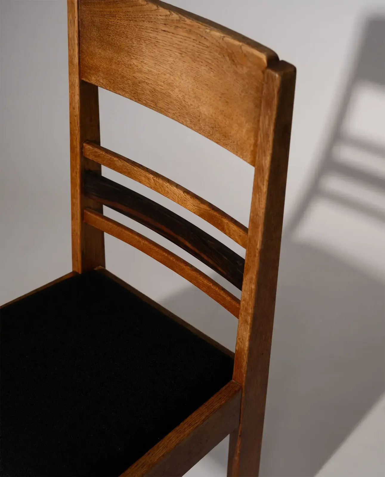 photo for sale Amsterdam School eiken eetkamerstoelen, Nederland, jaren 1920