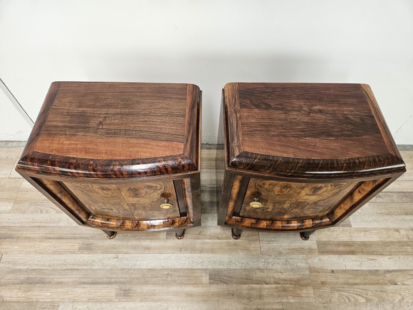 Tables de chevet toscanes Art déco en loupe de noyer, 1940, lot de 2 photo 1538.0