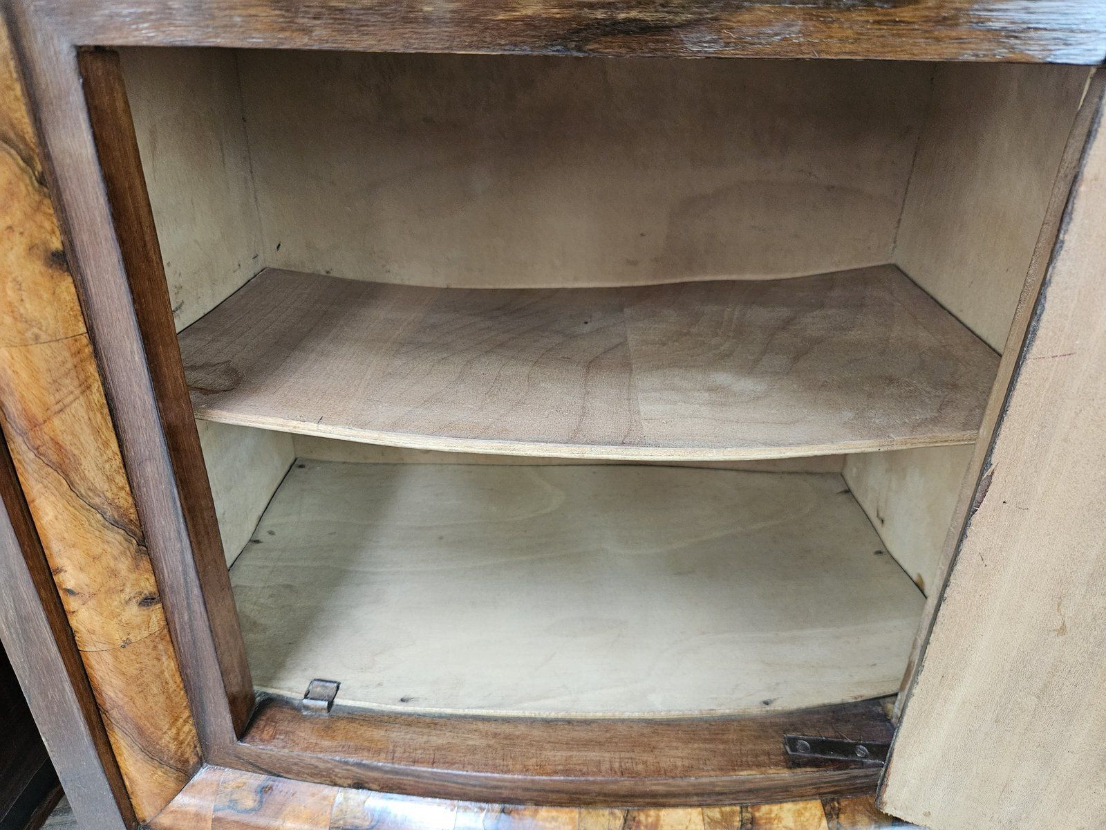 photo buy Tables de chevet toscanes Art déco en loupe de noyer, 1940, lot de 2
