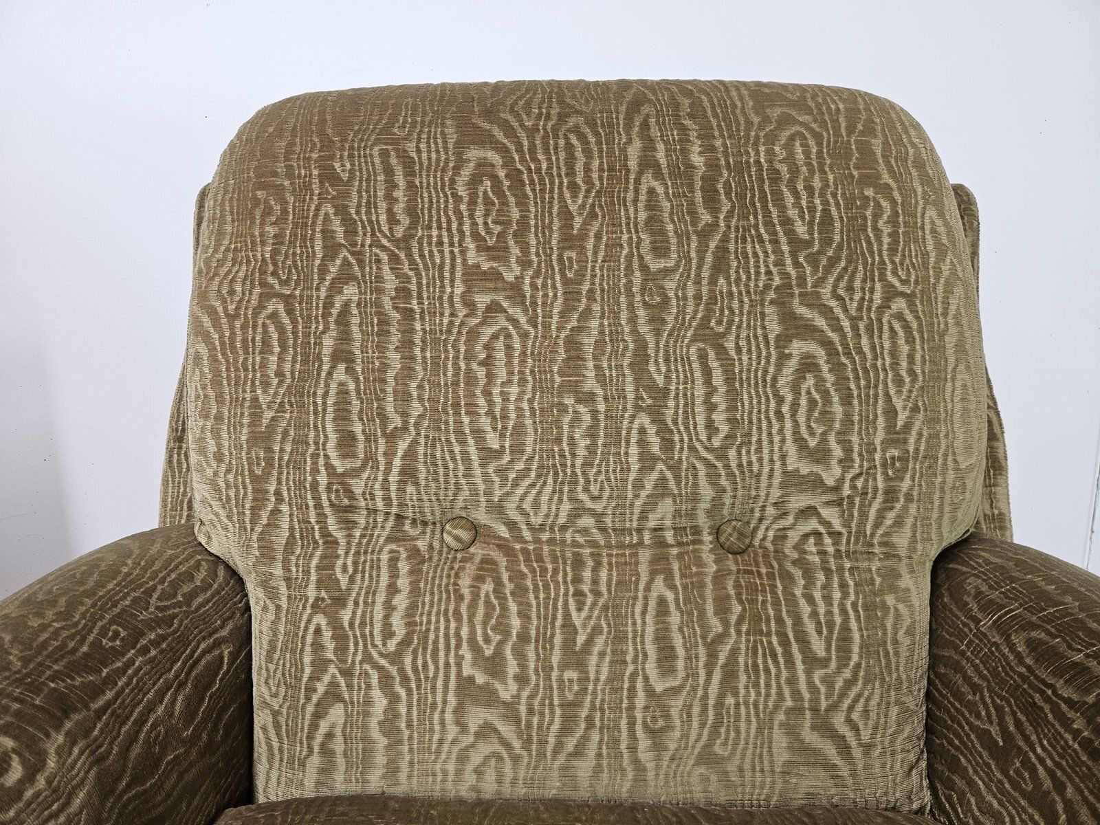 Vintage Italiaanse loungefauteuils in groene stof met houten onderstel, 1970, set van 2 photo buy