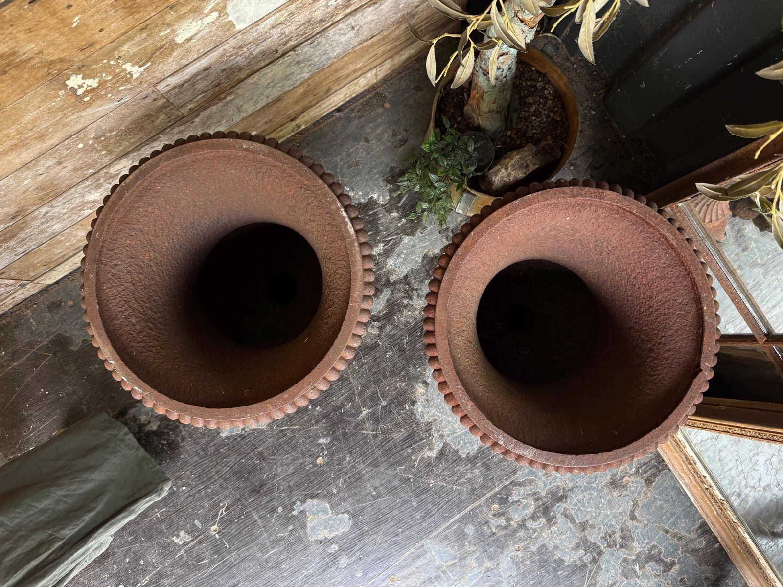 photo furniture 19th Century Cast Iron French Neoclassical Urns