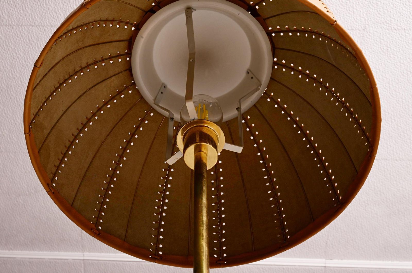 Verlichting Hans Agne Jakobsson G 52/M, Vloerlamp met Leren Kap photo