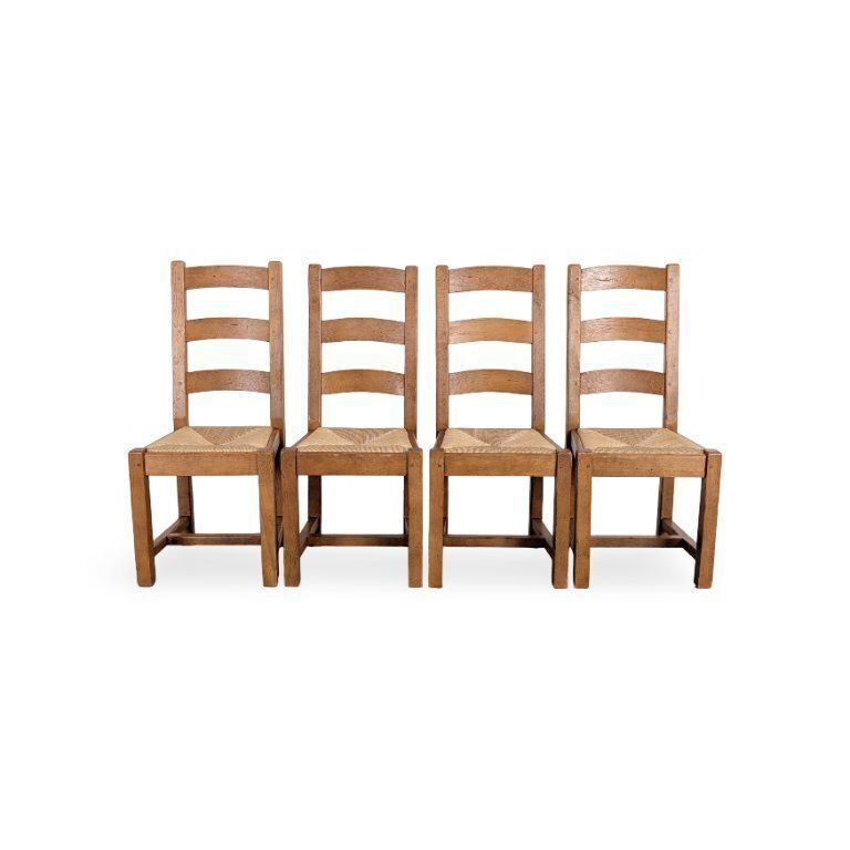 Ensemble de 4 chaises en chêne de style campagne française, années 1950, assise en jonc tressé
