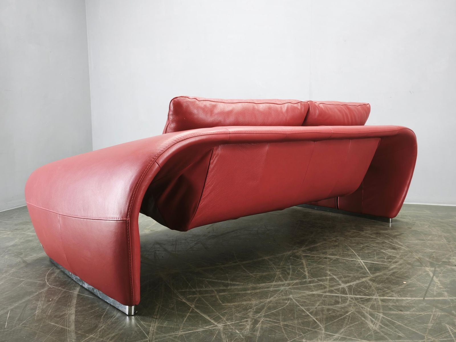Meubels Italiaanse rode leren bank van Divanotti, Postmodern, jaren 1990 photo