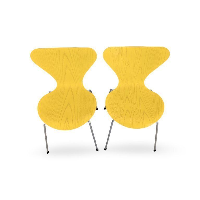 Set van 2 Fritz Hansen Series 7 stoelen, Mid-Century design, geel, van Arne Jacobsen photo furniture