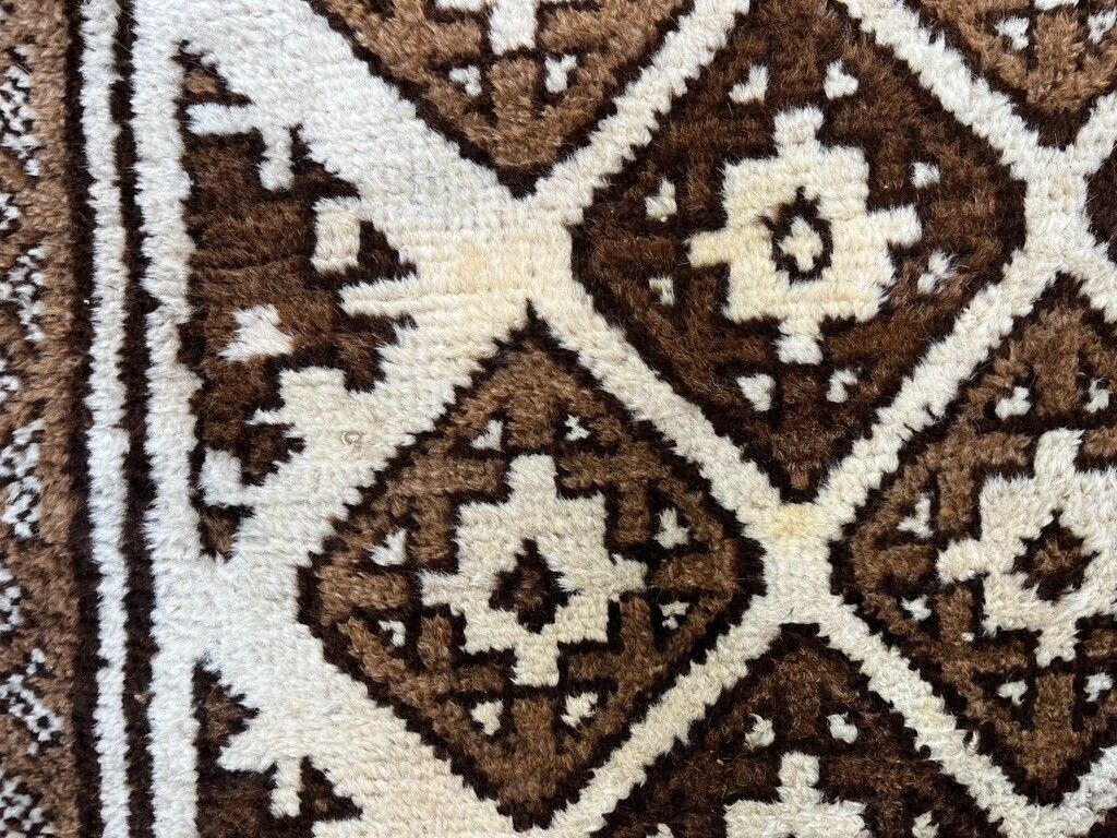 photo buy Vintage Luri Rug 245x138 Cm Medium, Shabby Chic Beige 2464