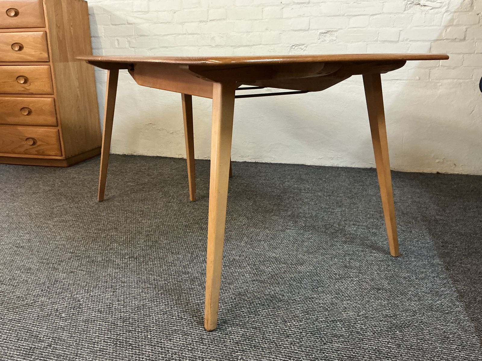 Ercol Grand Windsor Extending Plank Dining Table. photo vinterior