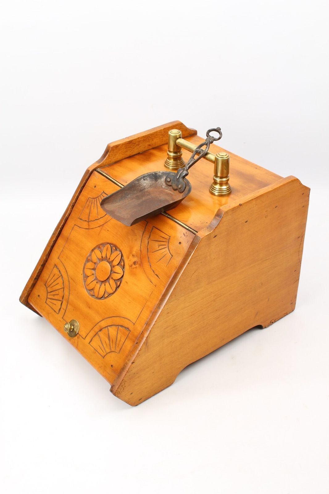 Victorian Coal Scuttle & Shovel photo 145.0