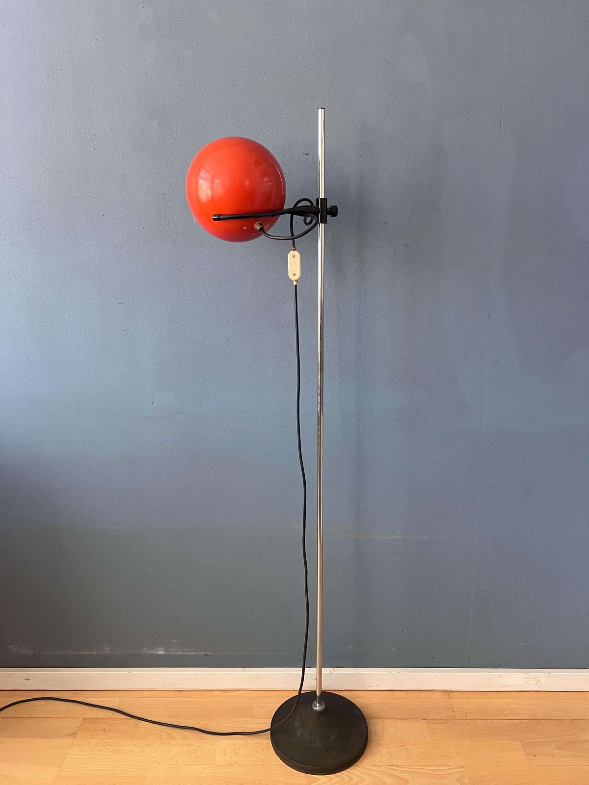Mid-Century Oranje Eyeball Vloerlamp photo vinterior