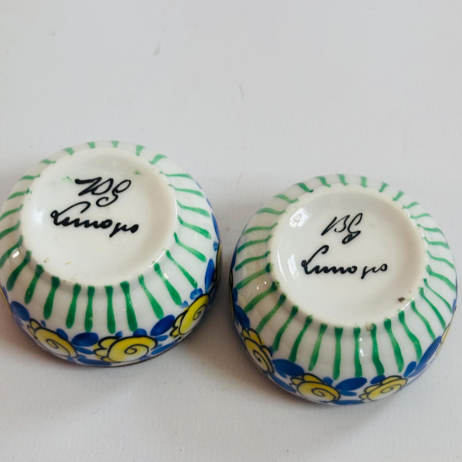 Rare paire de salières en porcelaine de Limoges peintes à la main, mid-century (signées « Bg ») photo furniture