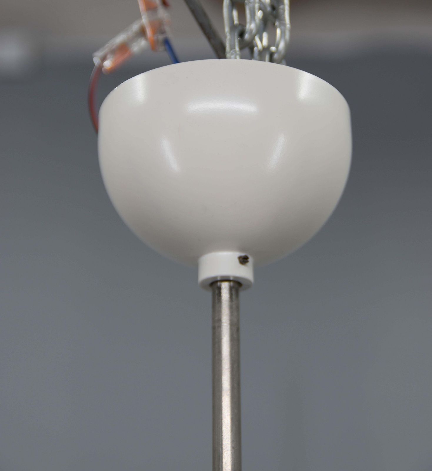 photo for sale Opaline glazen bolpendel uit de jaren 1940 – Vintage plafondlamp – Opnieuw bedraad