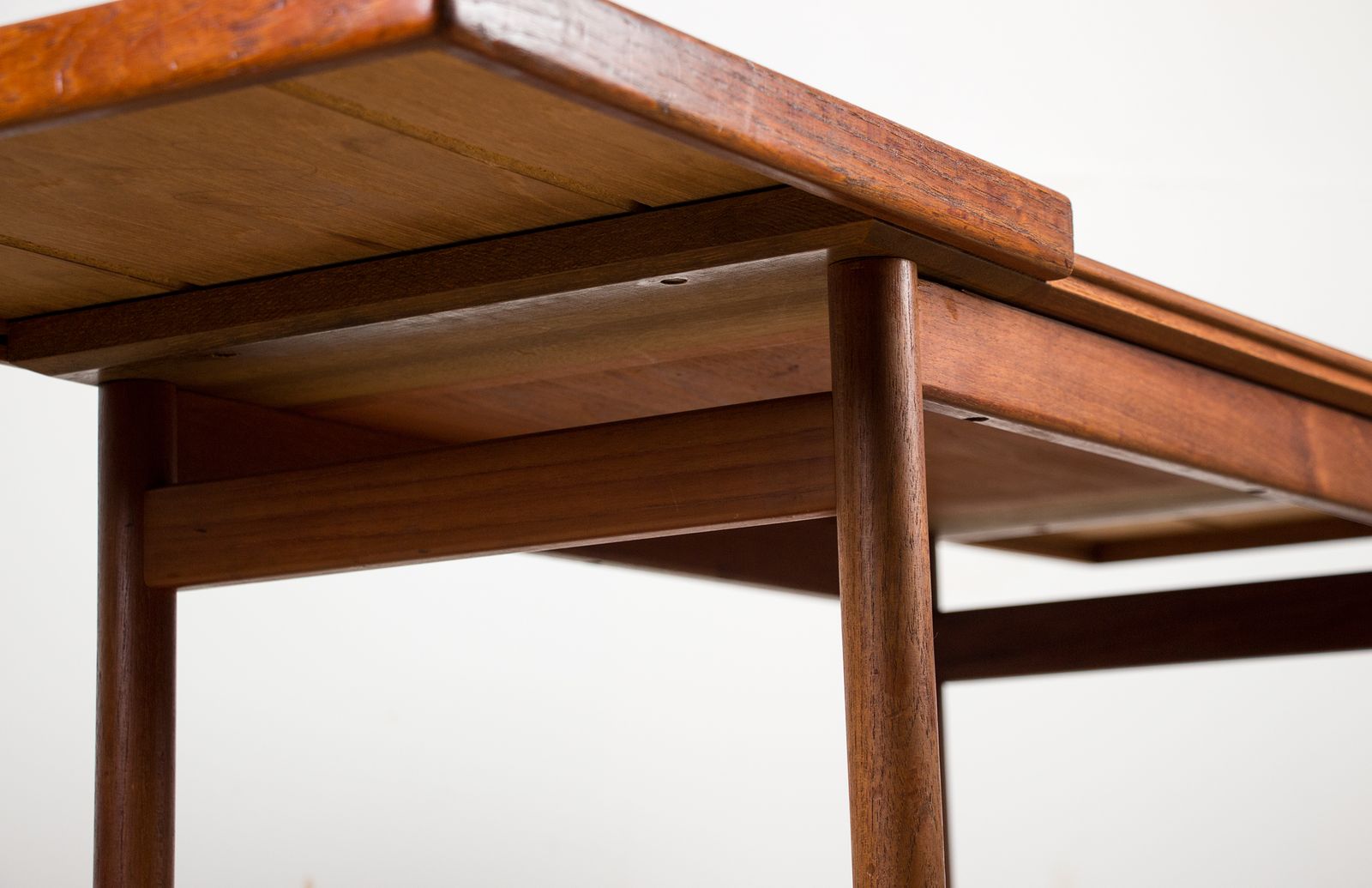Mobilier Chariot de service danois extensible à deux niveaux en teck, par Kurt Østervig pour Jason Møbler, 1960. photo