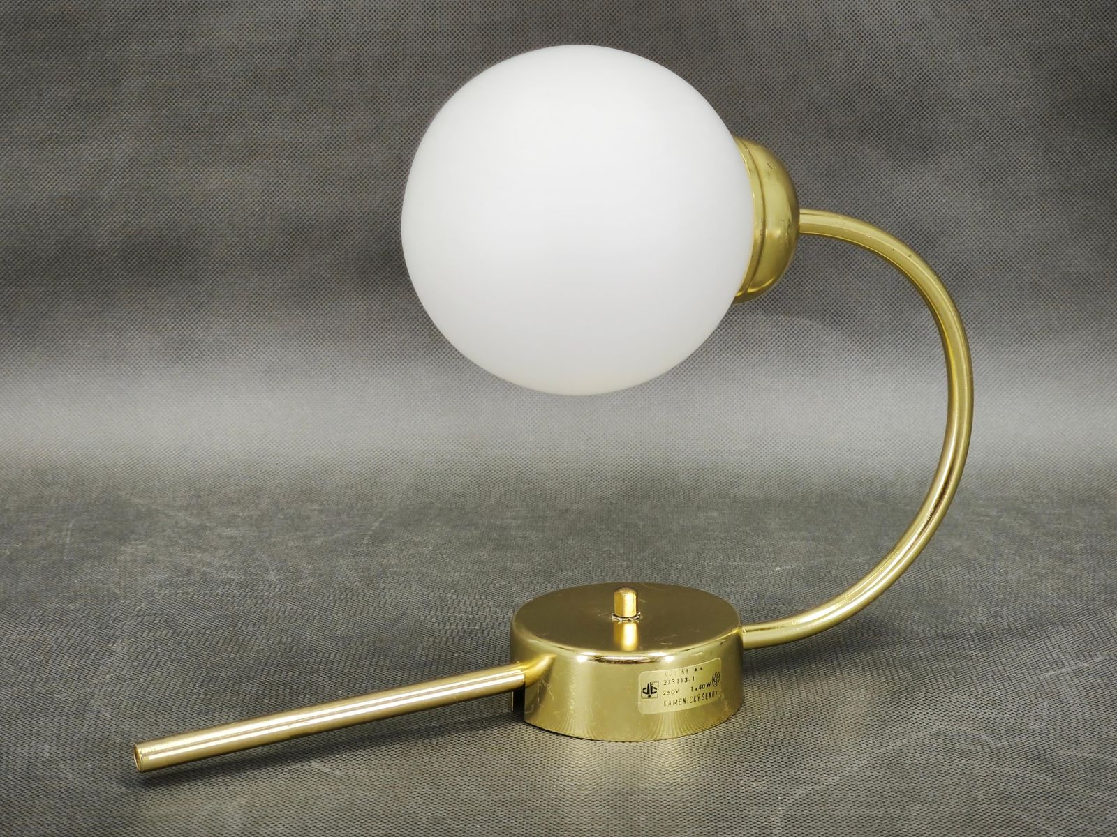 Set van drie Kamenický Šenov wandlampen van messing en opaalwit glas photo vinterior