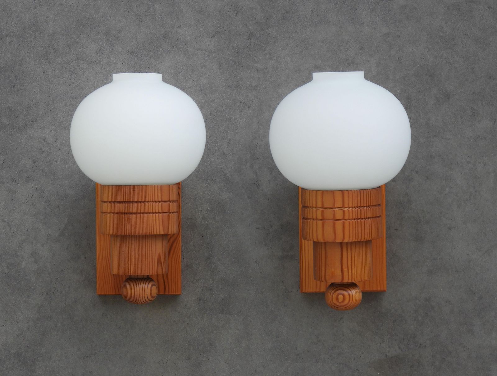 Paar Zweedse Modern wandlampen van grenenhout en opaline glas, Aneta, ca. 1970 photo for sale