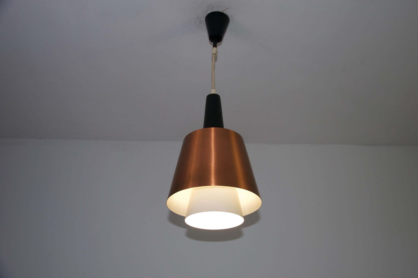 Deense koperen hanglamp, jaren 1960 photo furniture