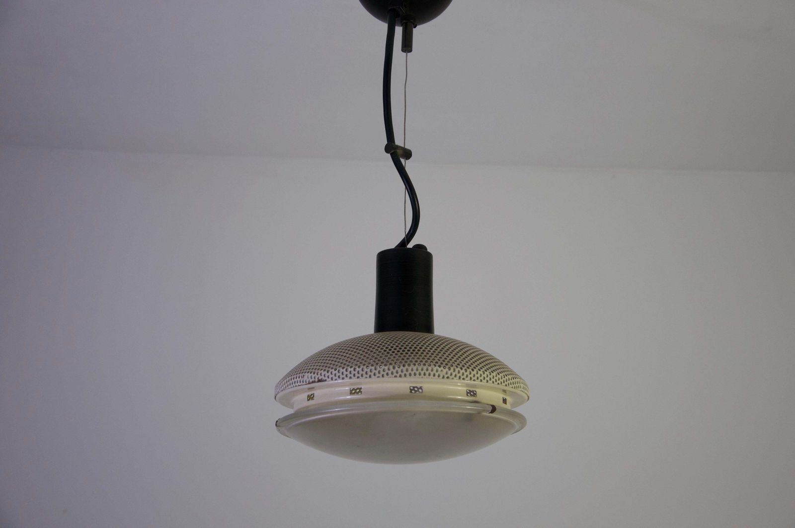 Witte Italiaanse plafondlamp, jaren 1970 photo Verlichting