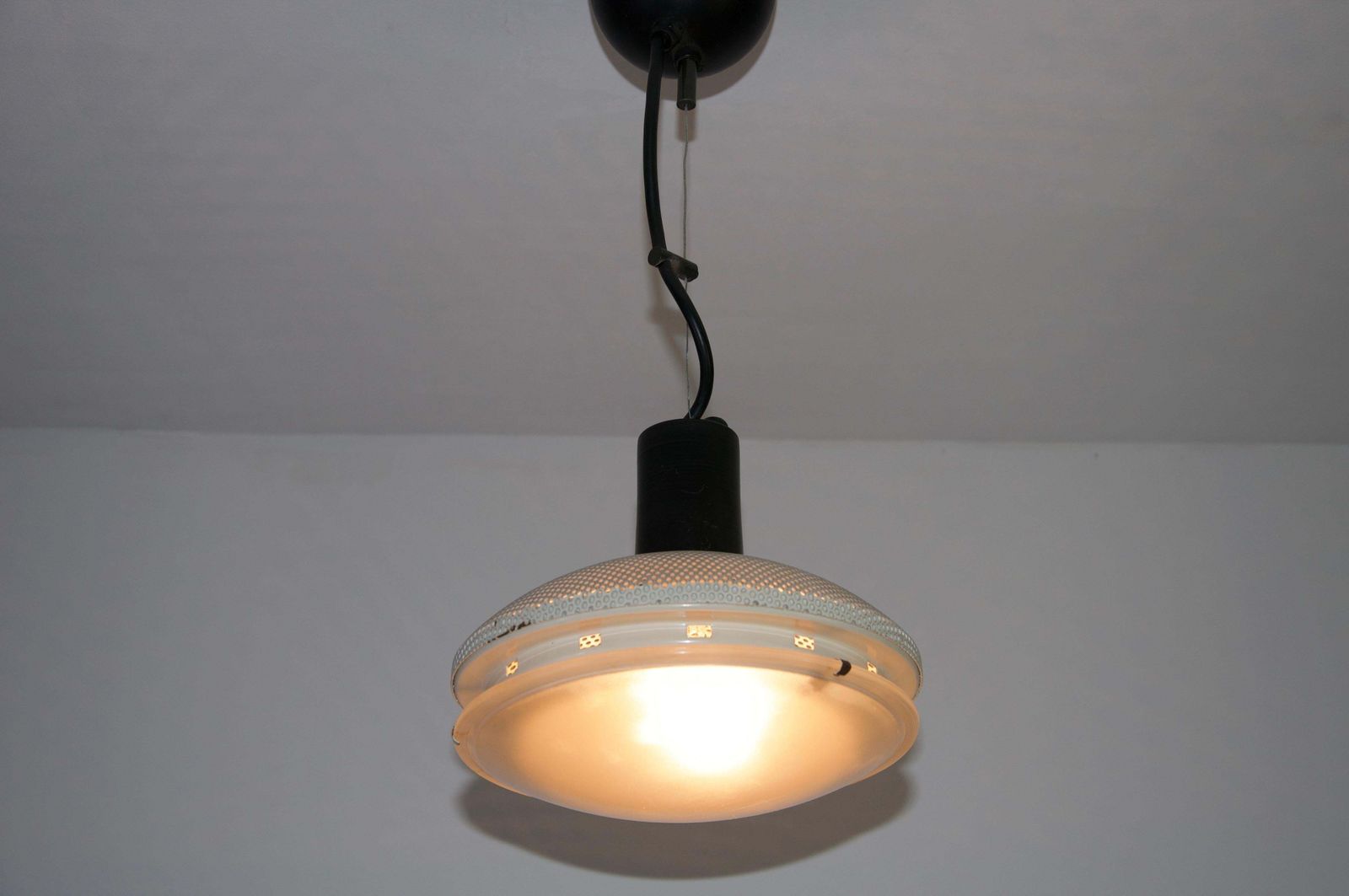 photo furniture Witte Italiaanse plafondlamp, jaren 1970