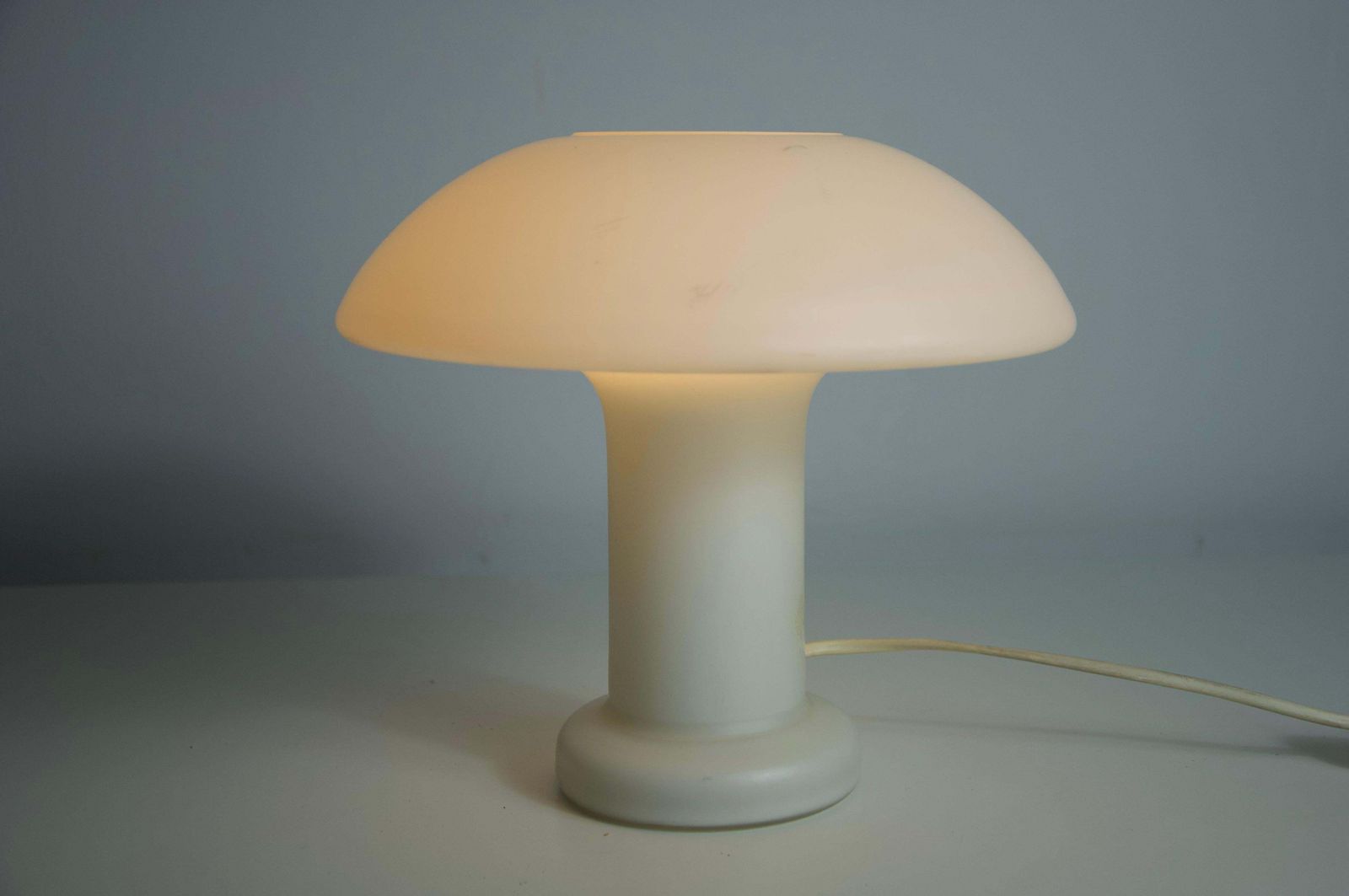 Grote glazen paddenstoellamp van Limburg, Duitsland, jaren 1970 photo furniture