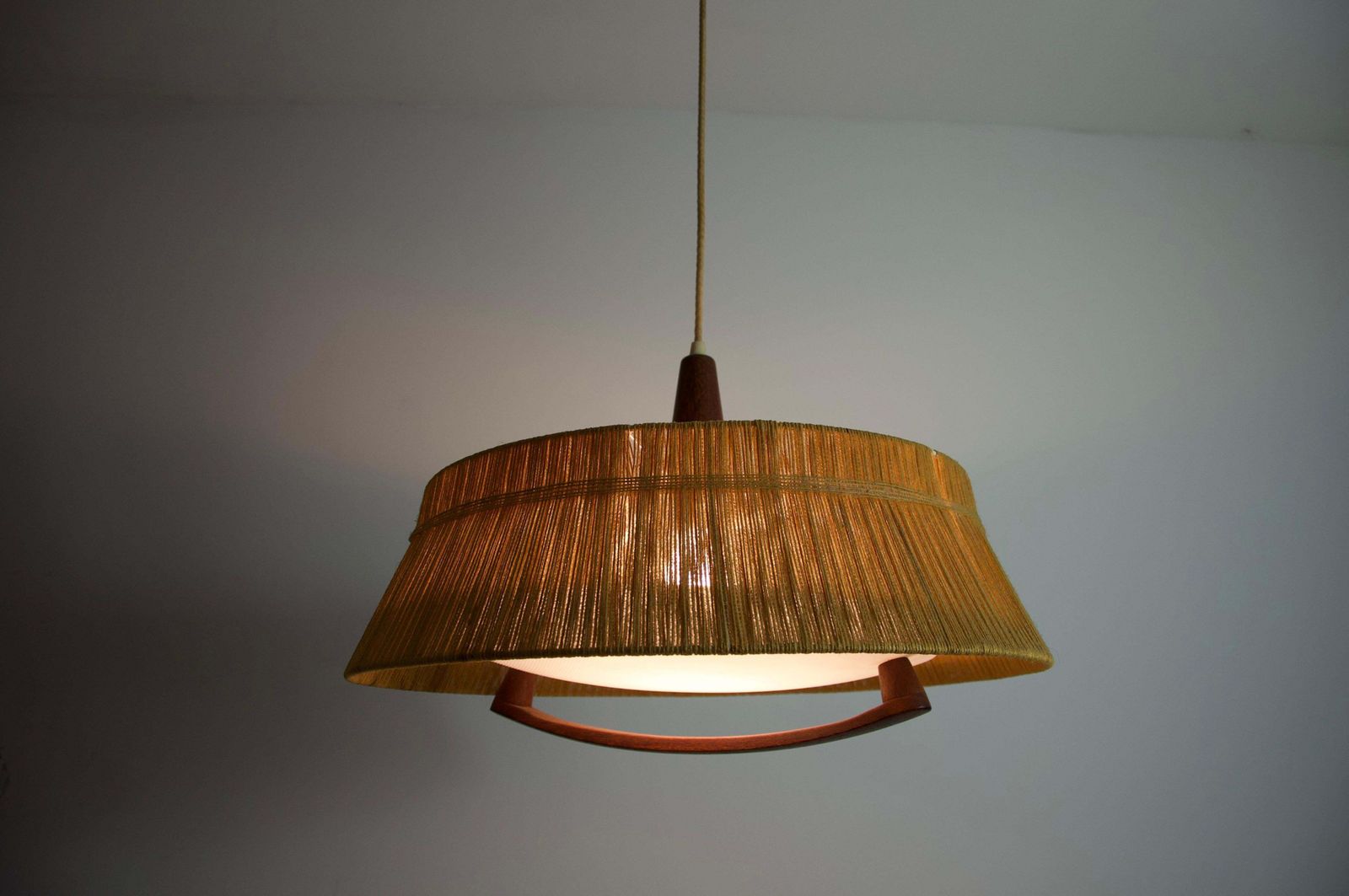 1458.0 Mid-Century Teak en Koordkap Hanglamp van Temde, 1960 photo