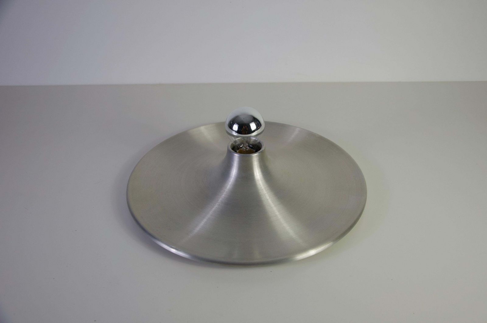 Chromen schijfvormige wandlamp of plafondlamp, Italië, ca. jaren 1960 photo furniture